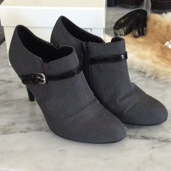 Nine West Grey Booties - size 6 - Picture 1 of 3